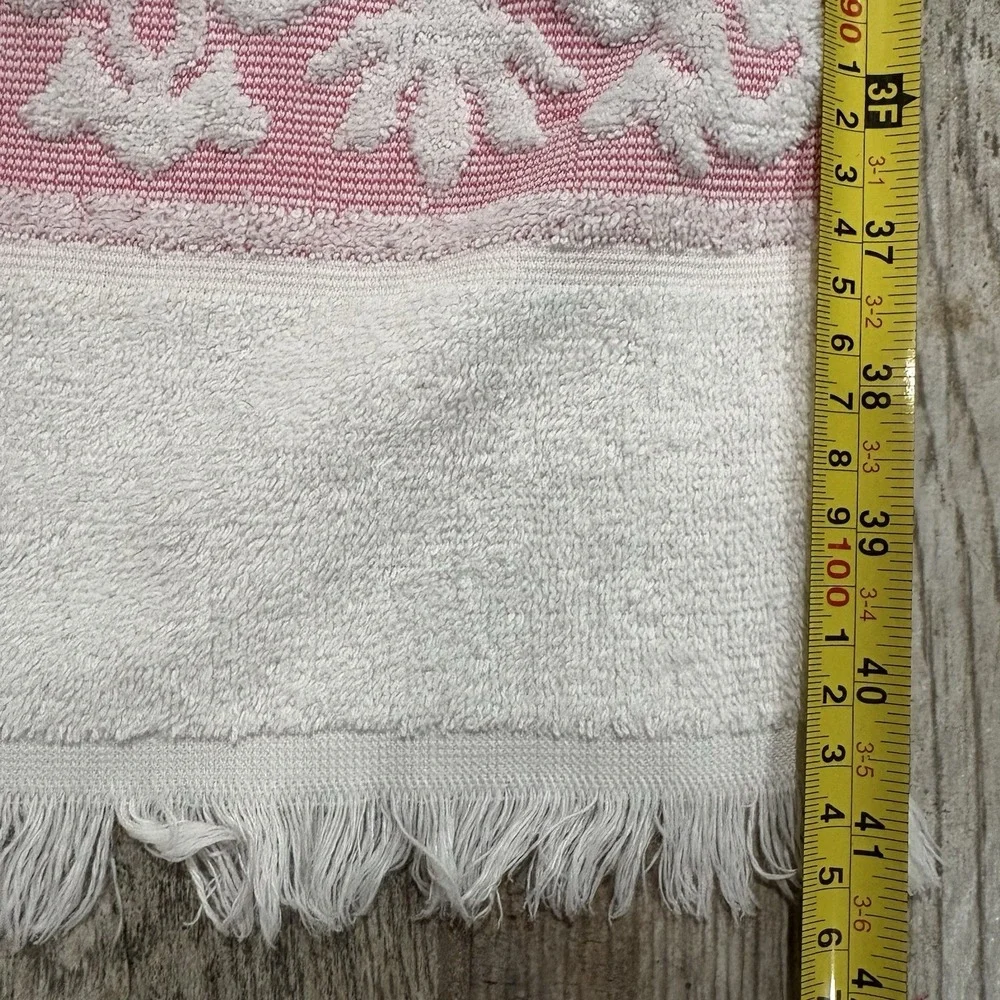 Vtg 1970's Sears Light Pink White Sculpted Bath Towel Fringe 22x41